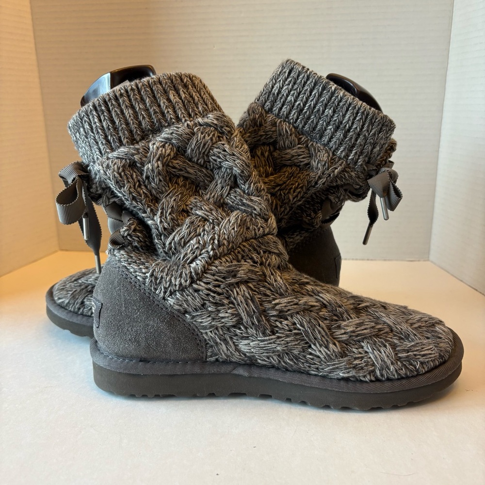 Ugg Australia Gray Cable Knit Lace Boots, Women’s size 7 - Picture 9 of 11